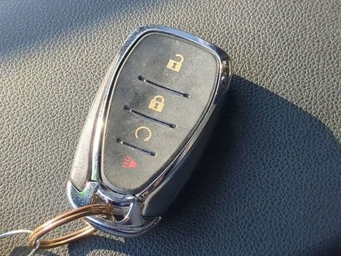 Used 2024 Chevrolet Trax RS w/ Sunroof Package image 29