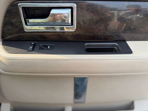 Used 2015 Lincoln Navigator 4WD image 10