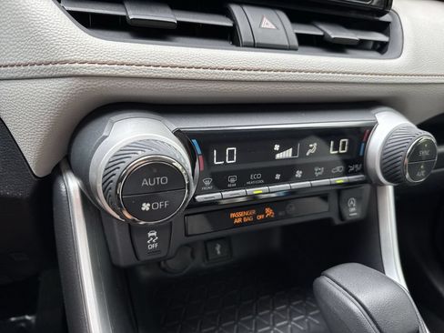 Used 2021 Toyota RAV4 XLE FWD image 51