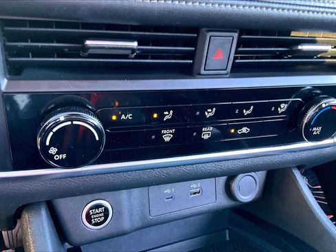 Used 2023 Nissan Rogue S image 32