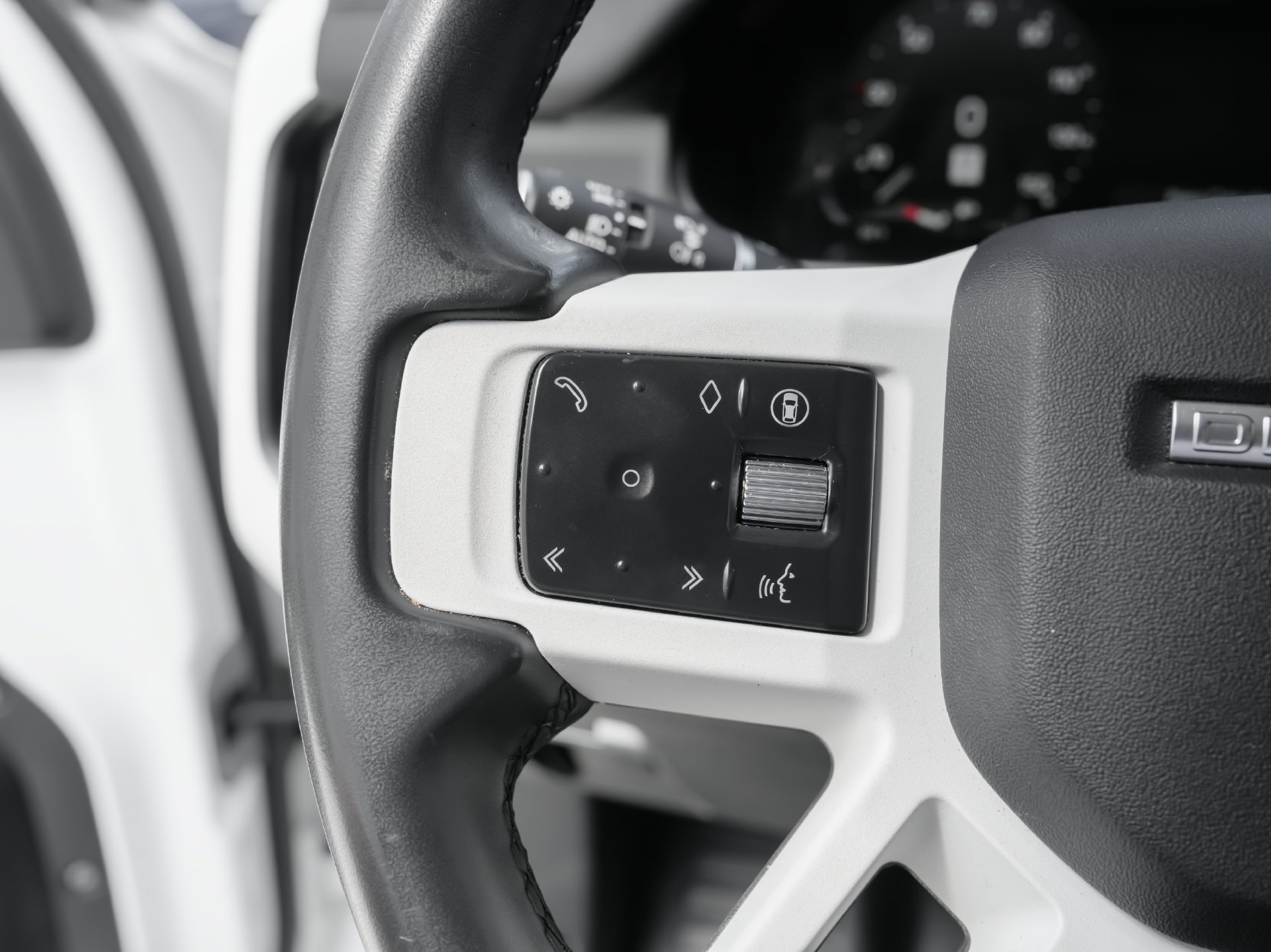 Used 2025 Land Rover Defender 110 S AWD/4WD image 18