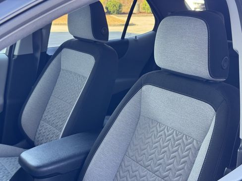 Used 2023 Chevrolet Equinox LT w/ Driver Convenience Package image 18