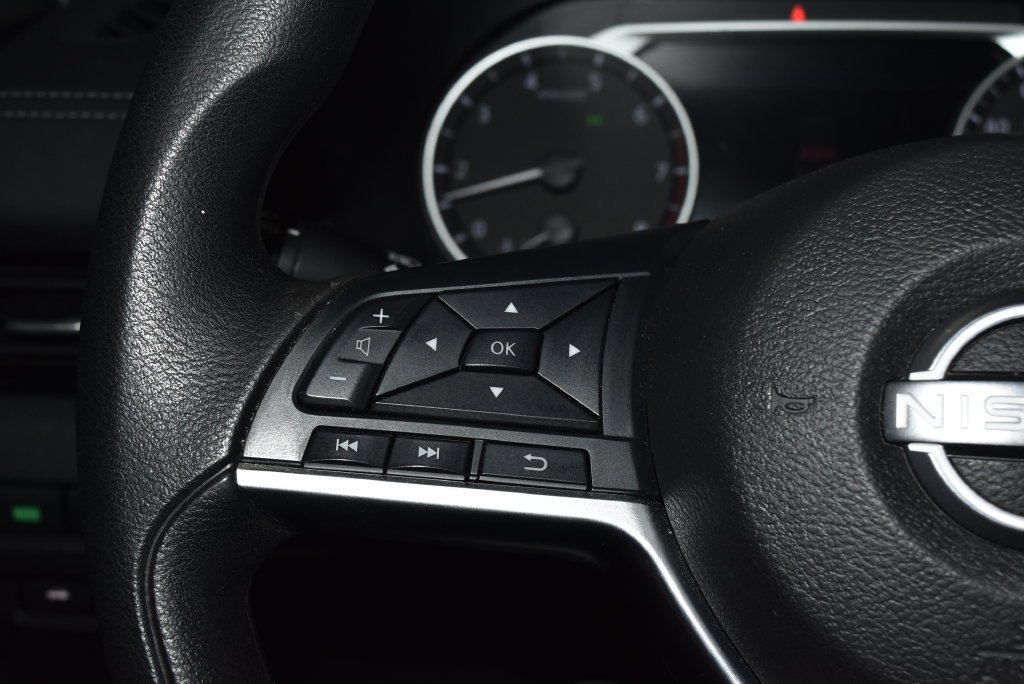 Used 2025 Nissan Sentra SV FWD image 7