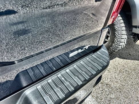 Certified 2022 GMC Sierra 1500 SLT AWD/4WD image 9
