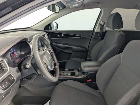 Used 2019 Kia Sorento LX image 7