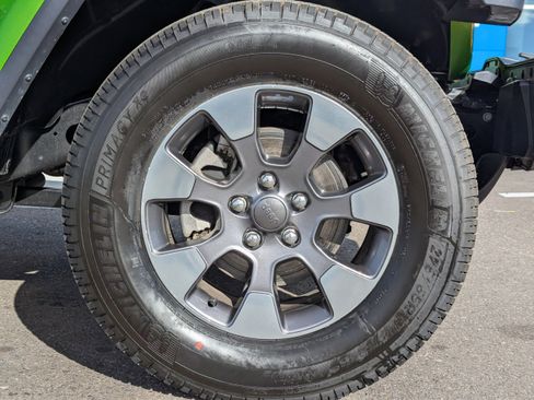 Used 2019 Jeep Wrangler Unlimited Sahara w/ Dual Top Group AWD/4WD image 45