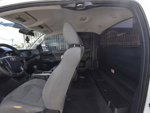 Used 2016 Toyota Tacoma SR image 7