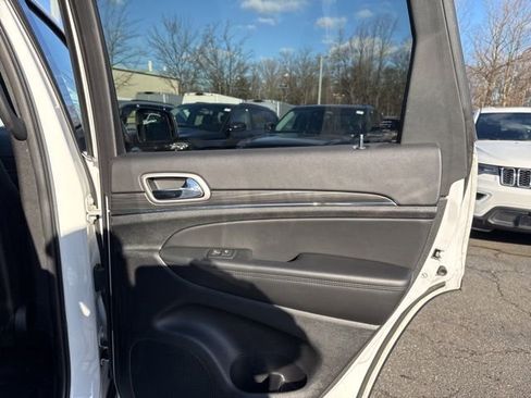Used 2022 Jeep Grand Cherokee Limited image 35