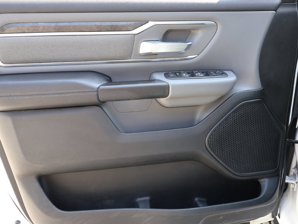 Used 2019 RAM 1500 4x4 Crew Cab image 18