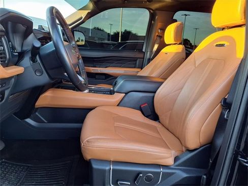 Used 2023 Ford Expedition Max Platinum image 5