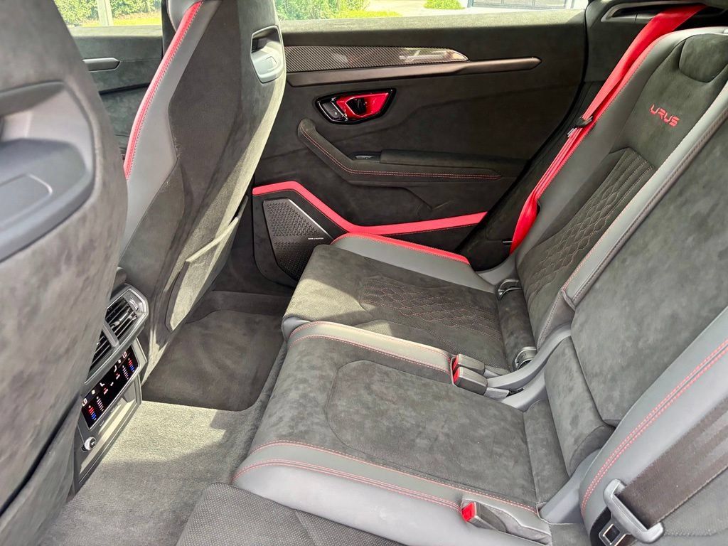 Used 2024 Lamborghini Urus Performante AWD/4WD image 19