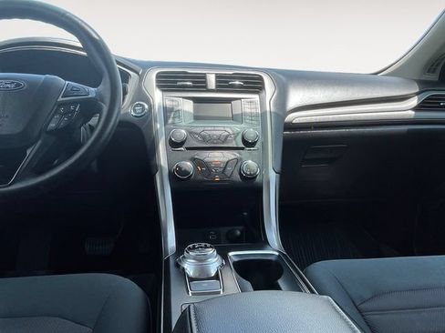 Used 2018 Ford Fusion SE FWD image 11