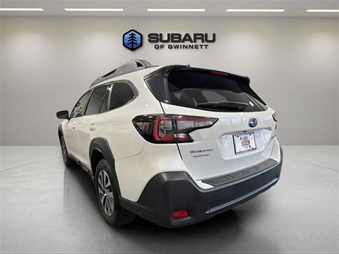 Used 2023 Subaru Outback Premium image 3