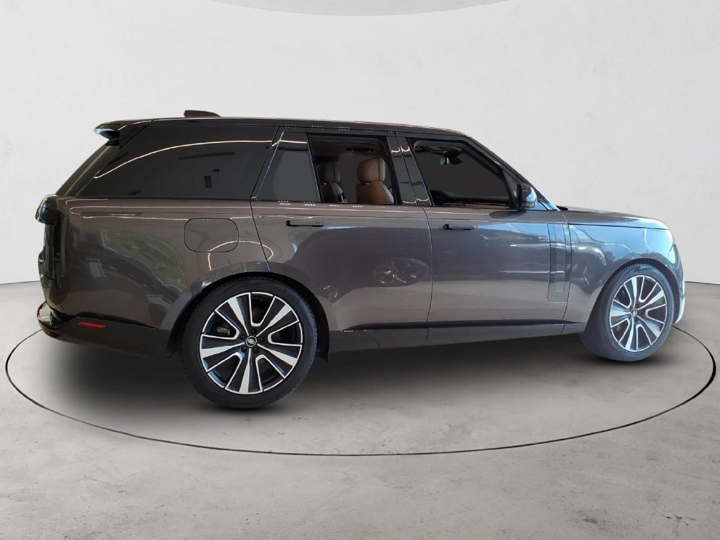 New 2025 Land Rover Range Rover SE AWD/4WD image 4