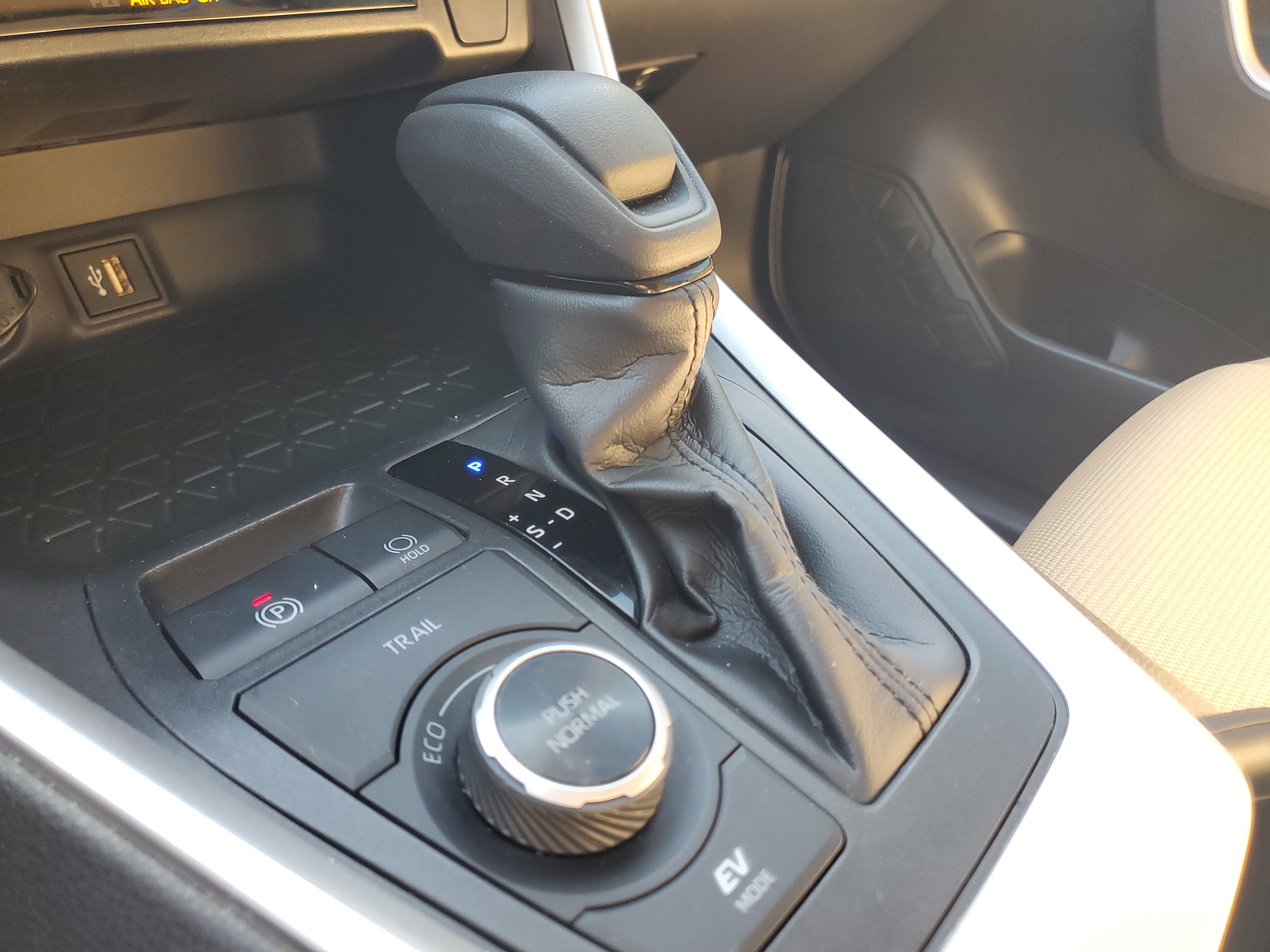Certified 2025 Toyota RAV4 LE AWD/4WD image 32