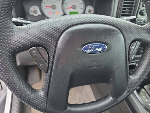 Used 2006 Ford Escape XLS AWD/4WD image 10