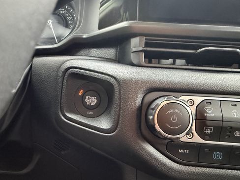 Used 2024 Jeep Wrangler Unlimited AWD/4WD image 17