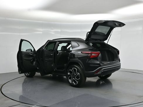 Used 2024 Chevrolet Trax RS w/ Sunroof Package FWD image 33