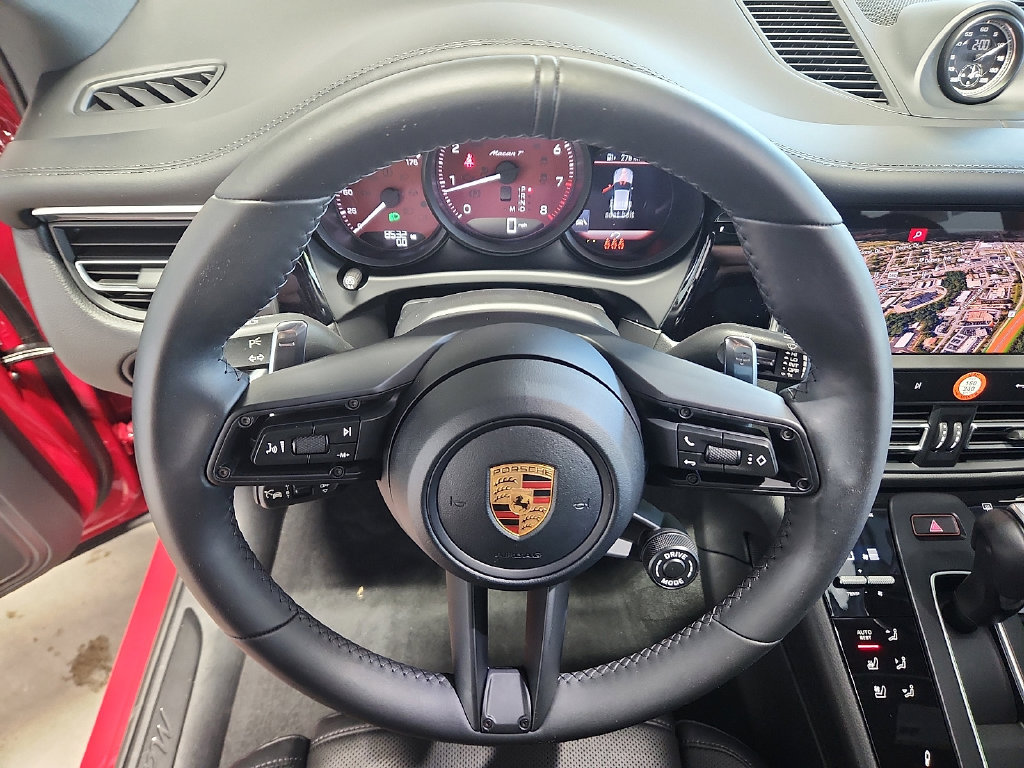 Certified 2026 Porsche Macan Turbo AWD/4WD image 19