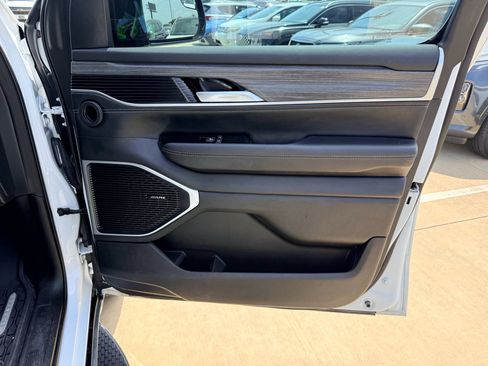 Used 2024 Jeep Wagoneer Series II w/ Flexible Seating Group AWD/4WD image 14