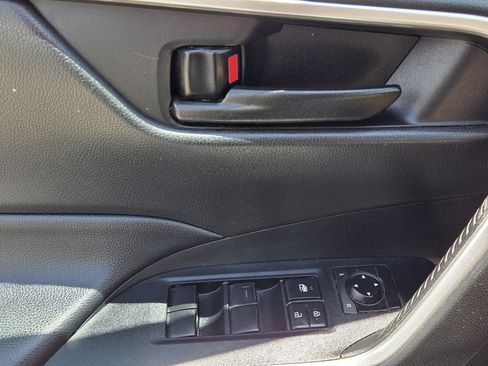 Certified 2021 Toyota RAV4 LE AWD/4WD image 13