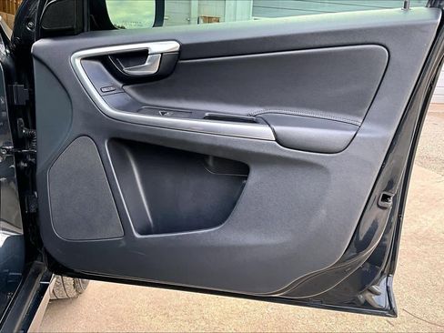 Used 2016 Volvo XC60 T5 Platinum image 22