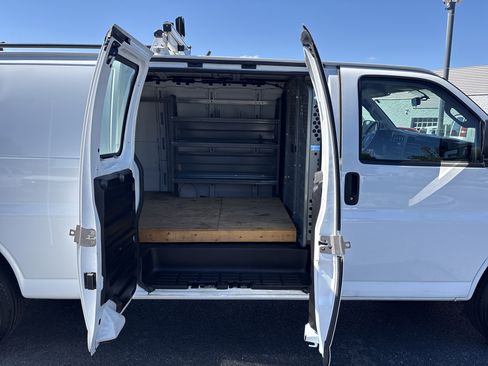 Used 2023 GMC Savana 2500 Extended w/ Driver Convenience Package RWD image 20
