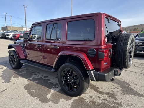 Used 2021 Jeep Wrangler Unlimited Sahara w/ Cold Weather Group image 5