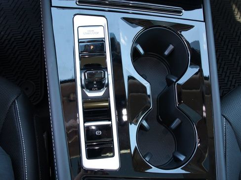 Certified 2026 Volkswagen Atlas SE FWD image 19