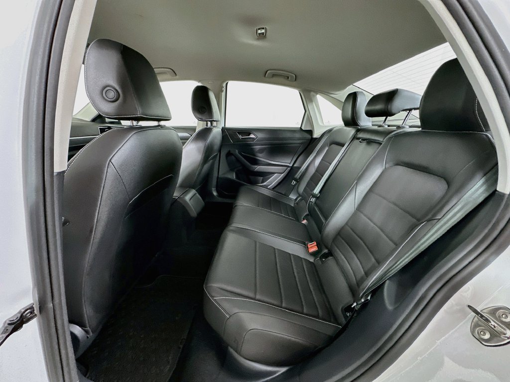 Used 2024 Volkswagen Jetta SE w/ Black Wheel Package FWD image 17