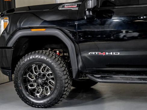 Used 2020 GMC Sierra 2500 AT4 w/ AT4 Preferred Package AWD/4WD image 12