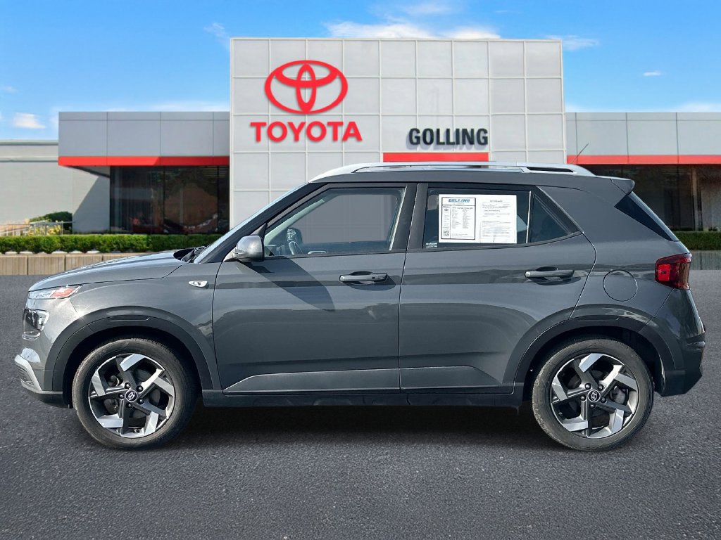Used 2025 Hyundai Venue SEL FWD image 2