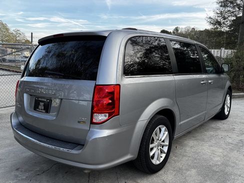 Used 2019 Dodge Grand Caravan SXT image 8