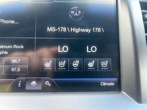 Used 2014 Lincoln MKS AWD w/ Equipment Group 201A image 18