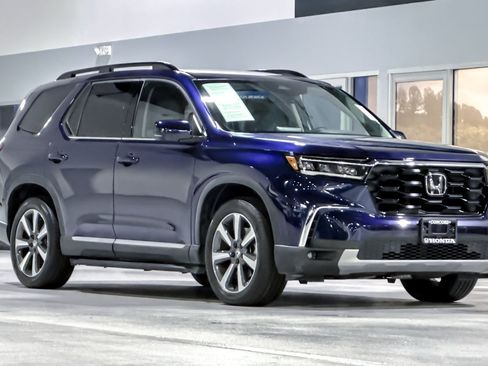 Used 2023 Honda Pilot Touring image 7