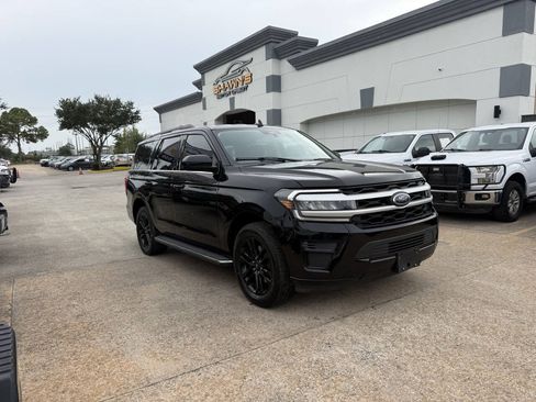 Used 2022 Ford Expedition XLT RWD image 2