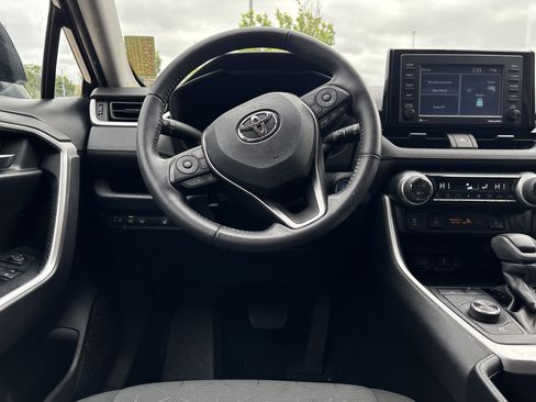 Certified 2022 Toyota RAV4 XLE w/ Convenience Package AWD/4WD image 16