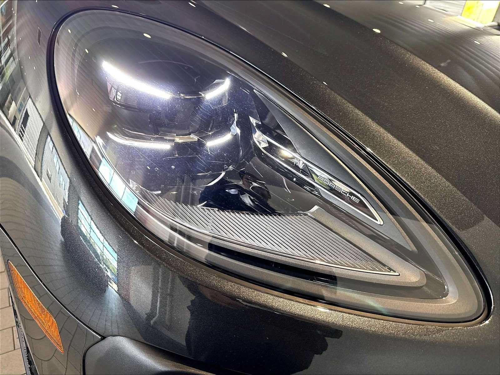 Used 2026 Porsche Macan AWD/4WD image 16