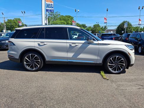 Used 2023 Lincoln Aviator Reserve w/ Equipment Group 201A AWD/4WD image 8