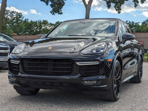 Used 2016 Porsche Cayenne Turbo S image 7