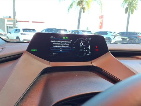 Used 2025 Toyota Prius SE image 12