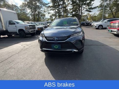 Used 2024 Toyota Venza XLE image 8