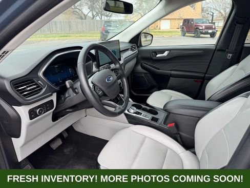 Used 2025 Ford Escape Platinum w/ Class II Trailer Tow Package image 8