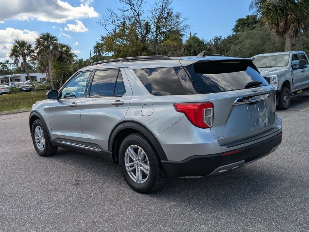 Used 2024 Ford Explorer XLT w/ Equipment Group 202A RWD image 5