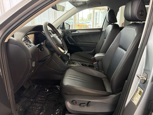 Used 2022 Volkswagen Tiguan SE FWD image 5