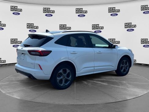 Used 2023 Ford Escape ST-Line w/ Tech Pack #1 AWD/4WD image 5