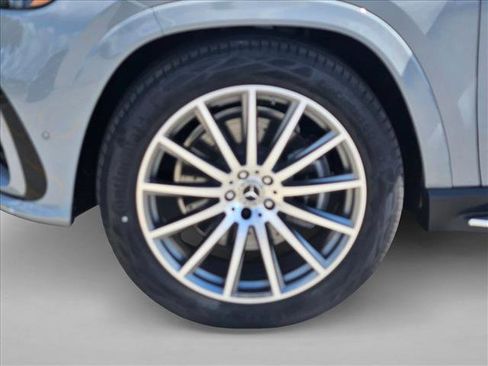 New 2026 Mercedes-Benz GLS 580 4MATIC image 18
