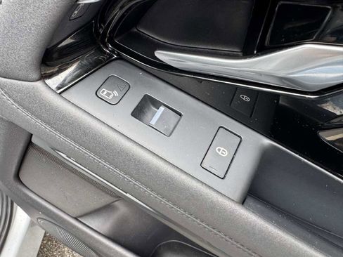 Used 2020 Land Rover Range Rover Evoque SE image 34