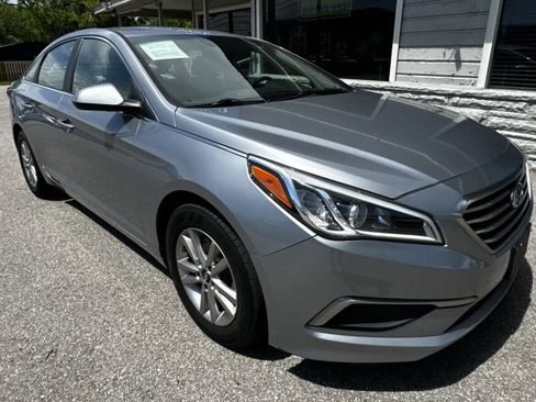 Used 2017 Hyundai Sonata SE image 3