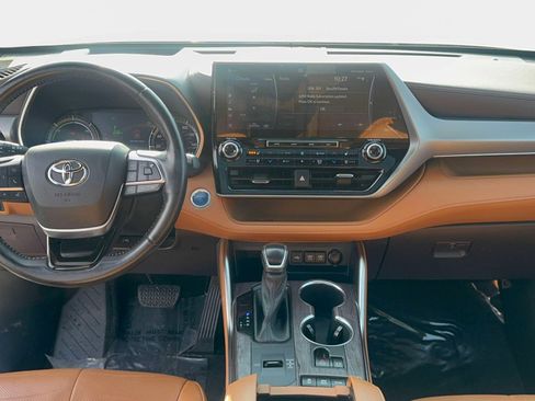 Used 2021 Toyota Highlander Platinum image 13